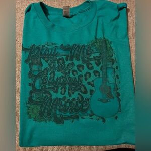 Plus Size Women’s 4X-Large Gildan Tshirt. Play Me Some Country Music.